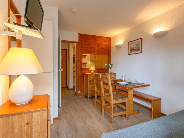 Classic and Clean Apartment at the Foot of the Slopes, Near Kids’ Village FR-1-694-66 - Val d'Isère Centre