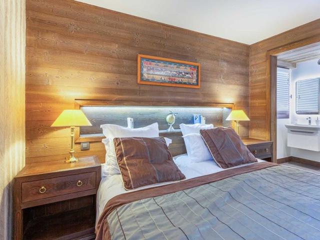Luxury Apartment with South-Facing Balcony in the Heart of Val-d'Isère FR-1-694-322 - Val d'Isère Centre