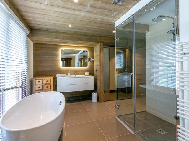 Luxury Apartment with South-Facing Balcony in the Heart of Val-d'Isère FR-1-694-322 - Val d'Isère Centre