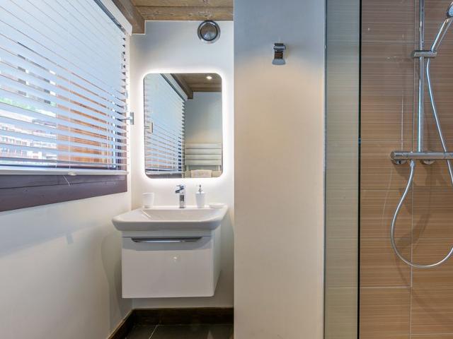 Luxury Apartment with South-Facing Balcony in the Heart of Val-d'Isère FR-1-694-322 - Val d'Isère Centre
