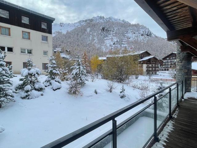 Luxury Apartment with South-Facing Balcony in the Heart of Val-d'Isère FR-1-694-322 - Val d'Isère Centre