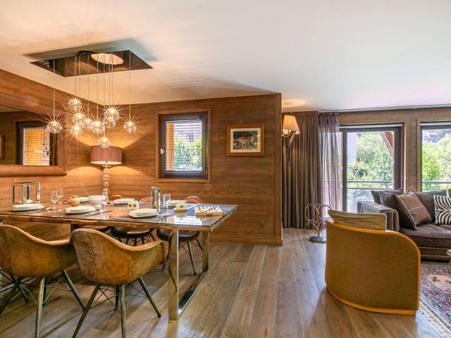 Luxury Apartment with South-Facing Balcony in the Heart of Val-d'Isère FR-1-694-322 - Val d'Isère Centre