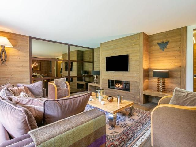 Luxury Apartment with South-Facing Balcony in the Heart of Val-d'Isère FR-1-694-322 - Val d'Isère Centre
