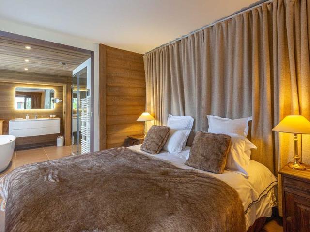 Luxury Apartment with South-Facing Balcony in the Heart of Val-d'Isère FR-1-694-322 - Val d'Isère Centre