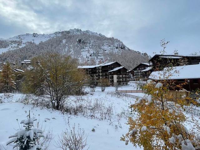 Luxury Apartment with South-Facing Balcony in the Heart of Val-d'Isère FR-1-694-322 - Val d'Isère Centre