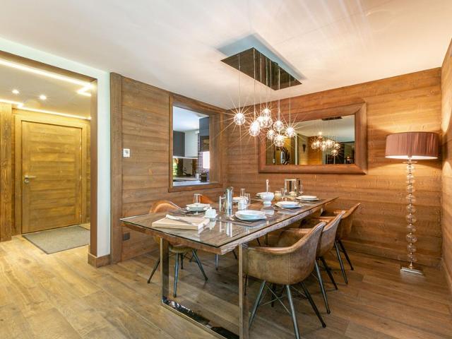 Luxury Apartment with South-Facing Balcony in the Heart of Val-d'Isère FR-1-694-322 - Val d'Isère Centre