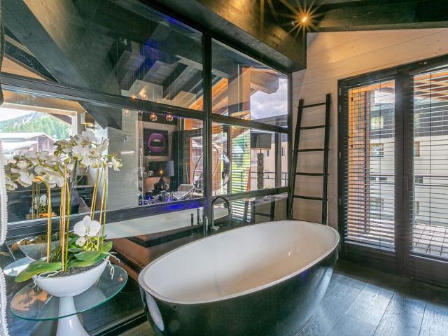 Prestige and luxury in the heart of Val-d'Isère, close to the slopes FR-1-694-323 - Val d'Isère Centre