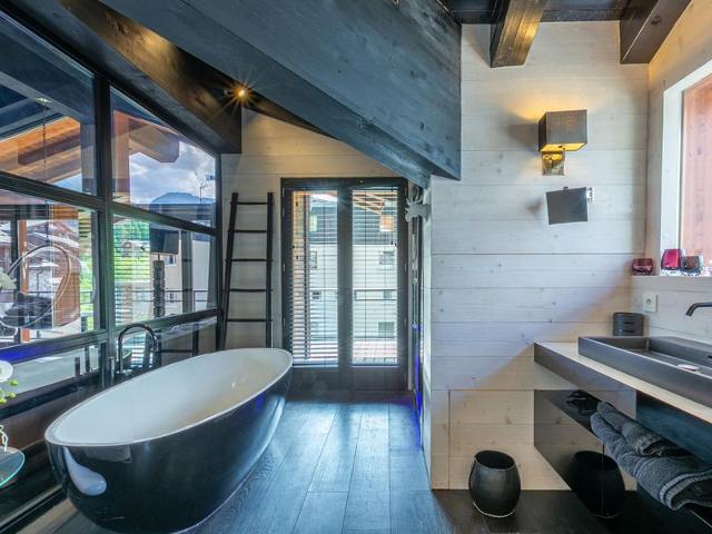 Prestige and luxury in the heart of Val-d'Isère, close to the slopes FR-1-694-323 - Val d'Isère Centre