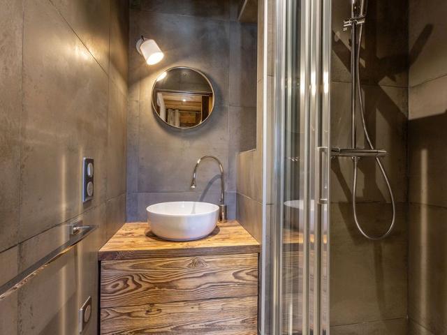 Luxury 4-room apartment with balcony, wifi, parking and concierge services FR-1-694-30 - Val d'Isère Centre