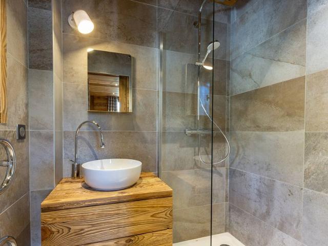 Luxury 4-room apartment with balcony, wifi, parking and concierge services FR-1-694-30 - Val d'Isère Centre