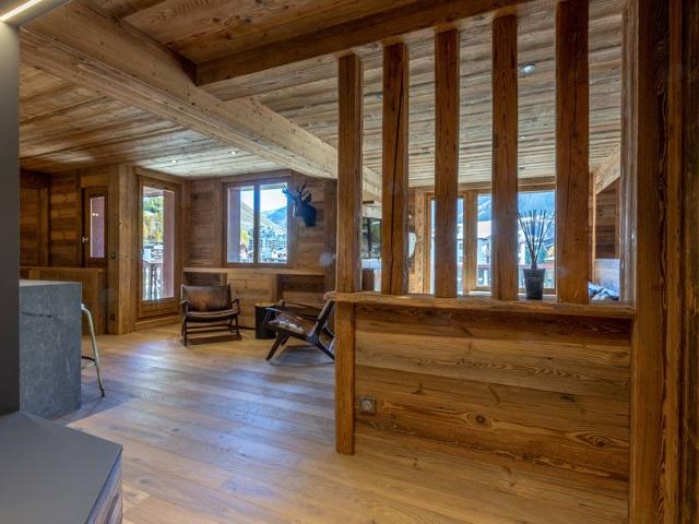 Luxury 4-room apartment with balcony, wifi, parking and concierge services FR-1-694-30 - Val d'Isère Centre