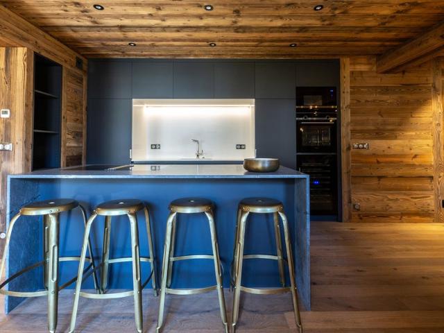 Luxury 4-room apartment with balcony, wifi, parking and concierge services FR-1-694-30 - Val d'Isère Centre