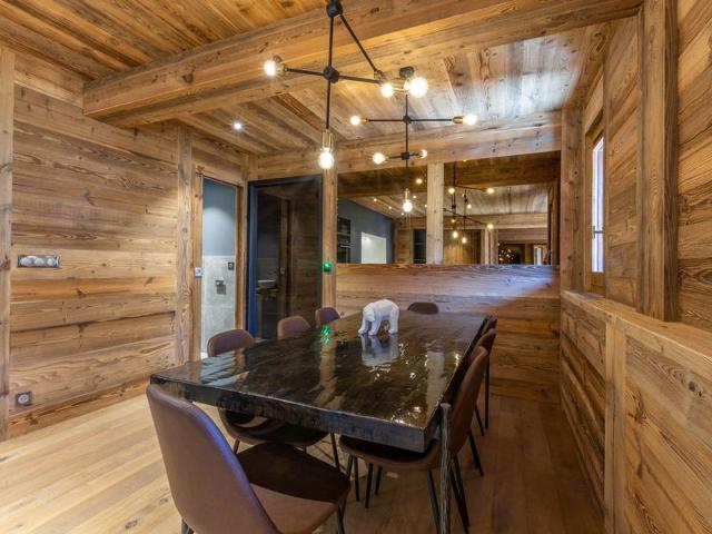Luxury 4-room apartment with balcony, wifi, parking and concierge services FR-1-694-30 - Val d'Isère Centre