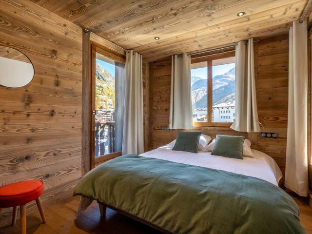 Luxury 4-room apartment with balcony, wifi, parking and concierge services FR-1-694-30 - Val d'Isère Centre