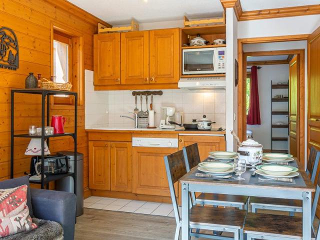 Charming 2-bedroom apartment with balcony and WiFi in Val-d'Isère FR-1-694-201 - Val d'Isère Centre