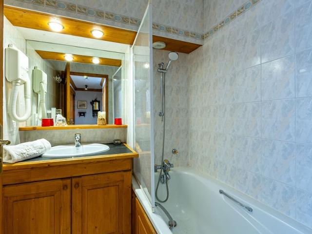 Charming 2-bedroom apartment with balcony and WiFi in Val-d'Isère FR-1-694-201 - Val d'Isère Centre
