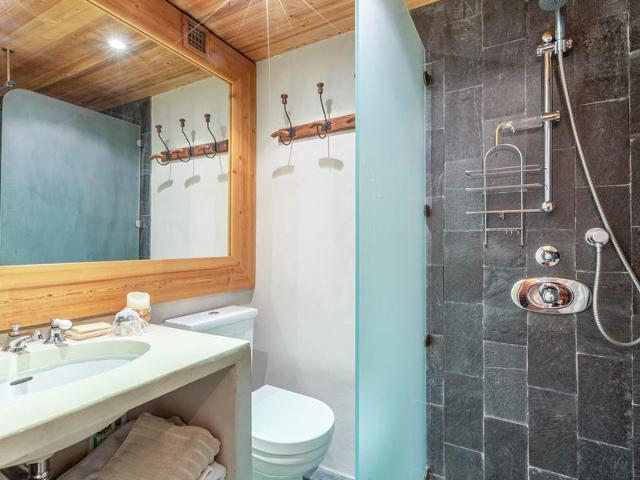 Elegant, Cozy Apartment with Fireplace, WiFi, and Garage at the Foot of the Slopes FR-1-694-329 - Val d'Isère Le Châtelard