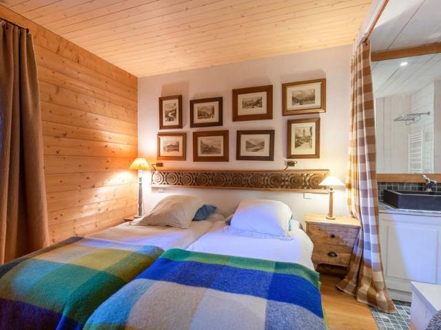 Elegant, Cozy Apartment with Fireplace, WiFi, and Garage at the Foot of the Slopes FR-1-694-329 - Val d'Isère Le Châtelard