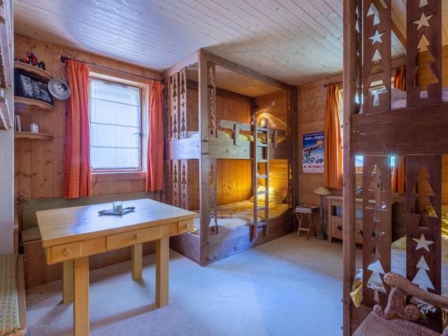Elegant, Cozy Apartment with Fireplace, WiFi, and Garage at the Foot of the Slopes FR-1-694-329 - Val d'Isère Le Châtelard