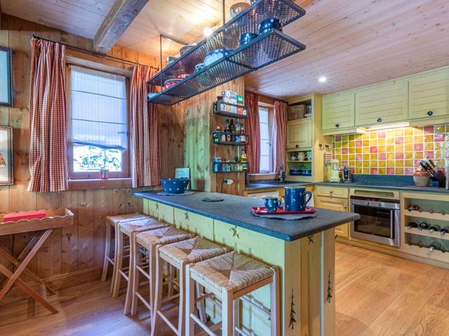 Elegant, Cozy Apartment with Fireplace, WiFi, and Garage at the Foot of the Slopes FR-1-694-329 - Val d'Isère Le Châtelard