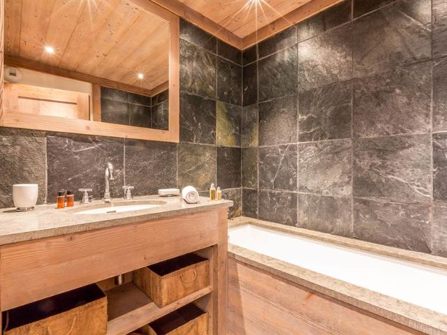 Luxury Apartment with Large South-Facing Terrace in Val-d'Isère Center FR-1-694-202 - Val d'Isère Centre
