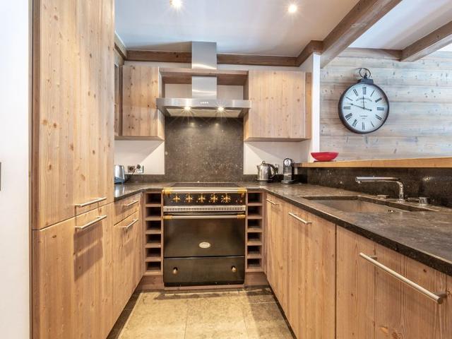 Luxury Apartment with Large South-Facing Terrace in Val-d'Isère Center FR-1-694-202 - Val d'Isère Centre