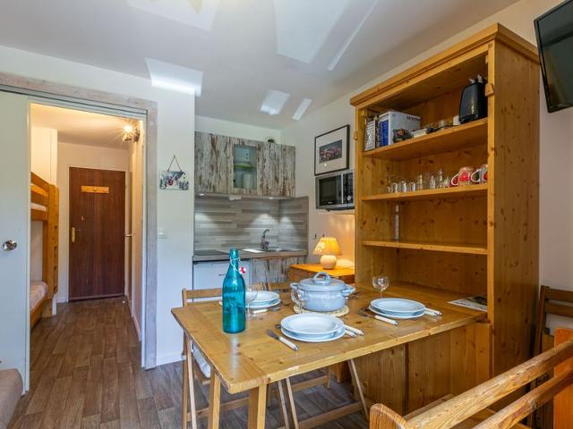 Renovated studio with balcony, parking and near slopes in Val-d'Isère FR-1-694-287 - Val d'Isère Centre