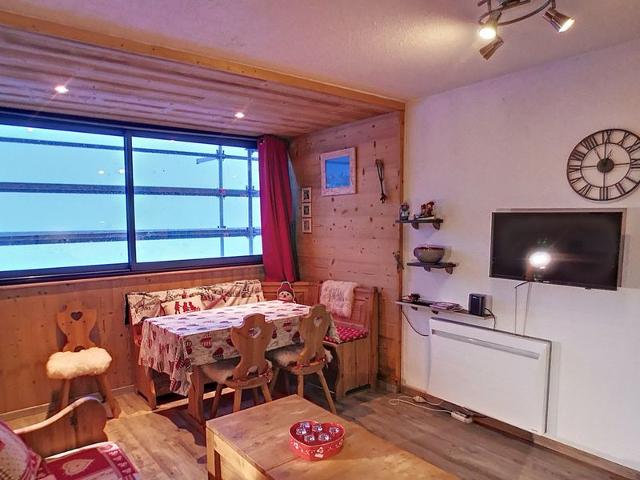Cozy 2BR Ski-In/Ski-Out Apartment with Parking in Les Menuires, Stunning Mountain View FR-1-178-388 - Les Menuires Reberty 1850