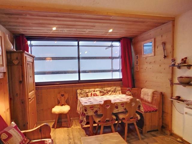 Cozy 2BR Ski-In/Ski-Out Apartment with Parking in Les Menuires, Stunning Mountain View FR-1-178-388 - Les Menuires Reberty 1850