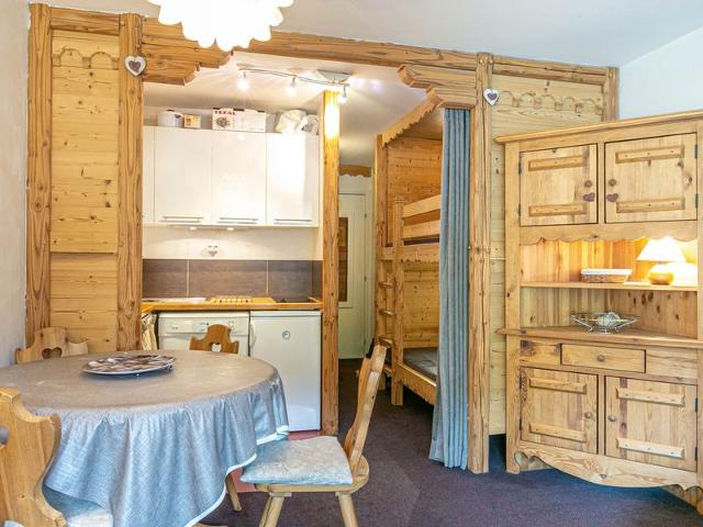 Cozy Studio Steps from Slopes, Centrally Located in Val-d'Isère FR-1-694-298 - Val d'Isère Centre