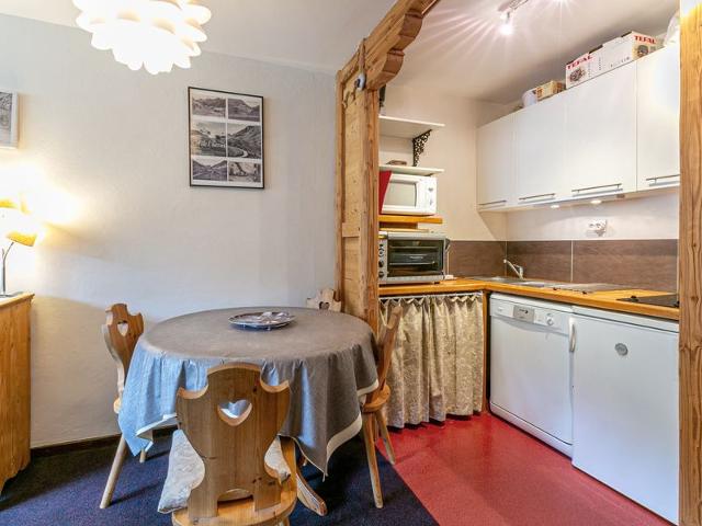 Cozy Studio Steps from Slopes, Centrally Located in Val-d'Isère FR-1-694-298 - Val d'Isère Centre
