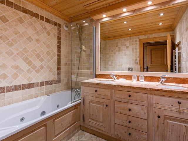 Luxury Chalet with Spacious Interiors, Fireplace, Sauna, and Mountain Atmosphere FR-1-694-14 - Val d'Isère Centre