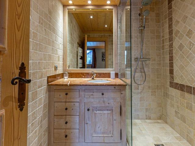 Luxury Chalet with Spacious Interiors, Fireplace, Sauna, and Mountain Atmosphere FR-1-694-14 - Val d'Isère Centre