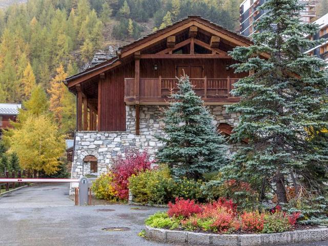 Luxury Chalet with Spacious Interiors, Fireplace, Sauna, and Mountain Atmosphere FR-1-694-14 - Val d'Isère Centre