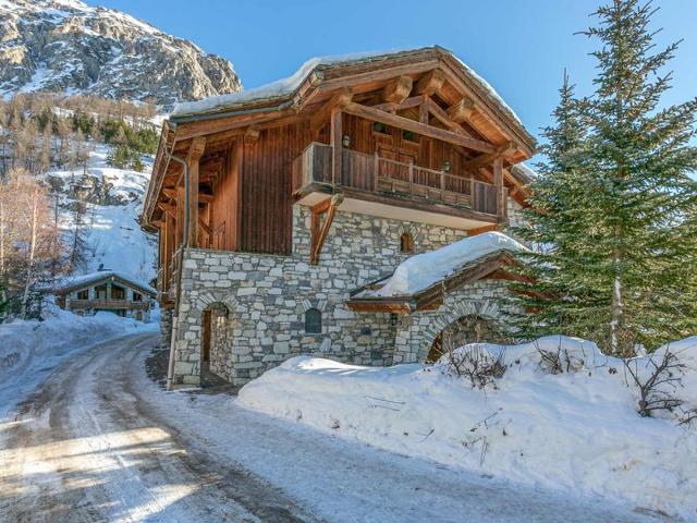 Luxury Chalet with Spacious Interiors, Fireplace, Sauna, and Mountain Atmosphere FR-1-694-14 - Val d'Isère Centre