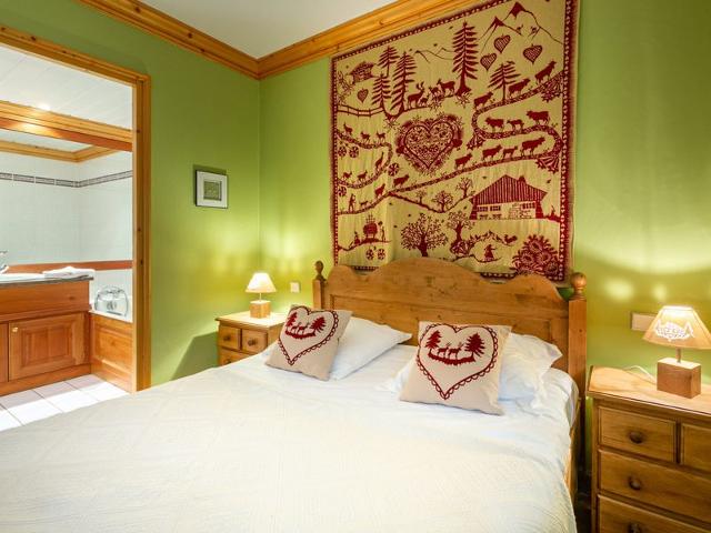 Luxury apartment with fireplace and parking at the slopes FR-1-694-247 - Val d'Isère Le Châtelard