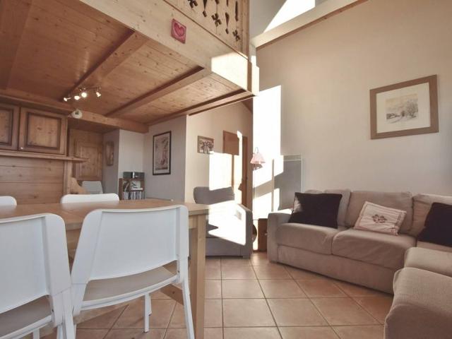 Duplex for 8, 3 bedrooms, south-facing balcony, walk to slopes FR-1-391-184 - Le Grand Bornand