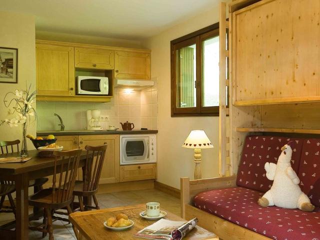 Charming Mountain Studio with Wellness Access, Sleeps 4 – Pets Welcome, Near Skiing & Village FR-1-467-29 - Le Grand Bornand
