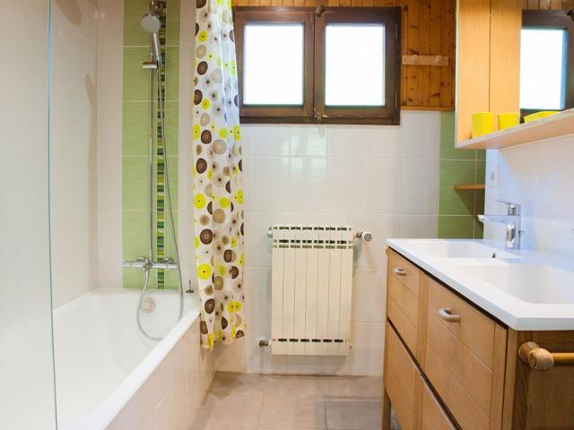 Spacious 4-bedroom Chalet near slopes, Le Grand Bornand FR-1-467-134 - Le Grand Bornand
