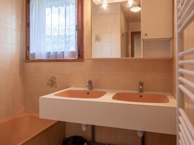 Apartment for 9 with sauna and spa at ski slopes, private parking FR-1-467-142 - Le Grand Bornand