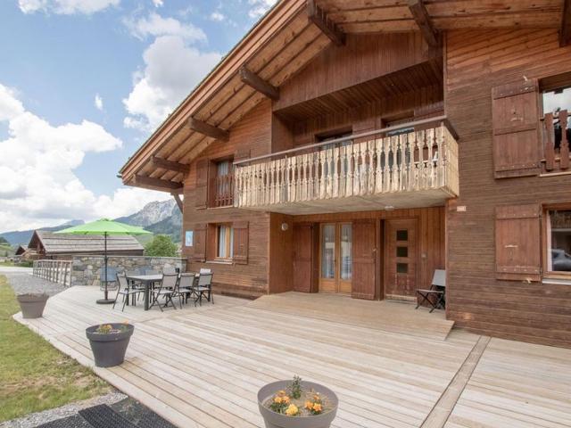 Apartment for 9 with sauna and spa at ski slopes, private parking FR-1-467-142 - Le Grand Bornand