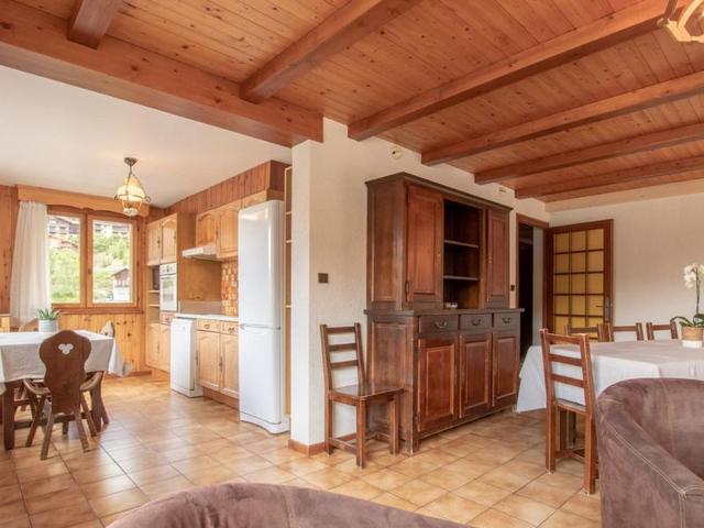 Apartment for 9 with sauna and spa at ski slopes, private parking FR-1-467-142 - Le Grand Bornand