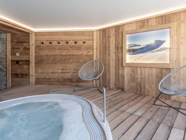 Apartment for 9 with sauna and spa at ski slopes, private parking FR-1-467-142 - Le Grand Bornand