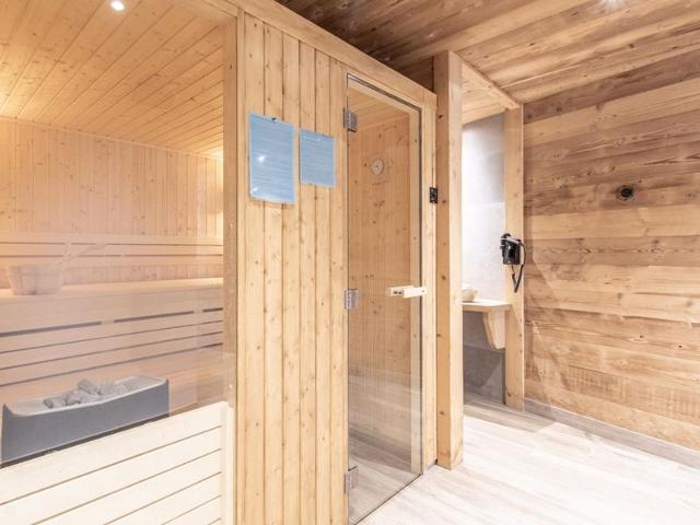 Apartment for 9 with sauna and spa at ski slopes, private parking FR-1-467-142 - Le Grand Bornand