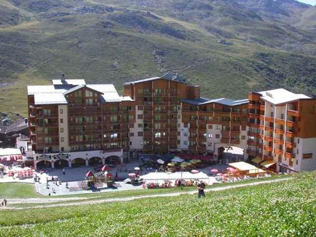 Ski-in/Ski-out Studio Cabine for 4 with South-Facing Balcony in Les Menuires FR-1-178-41 - Les Menuires Bruyères