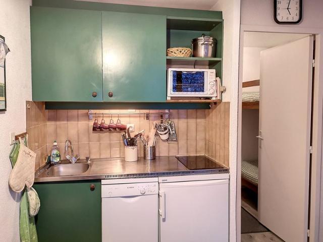 Ski-In/Ski-Out Studio in Les Menuires - Sleeps 4, Mountain View, Fully Equipped Kitchen FR-1-178-53 - Les Menuires Reberty 1850