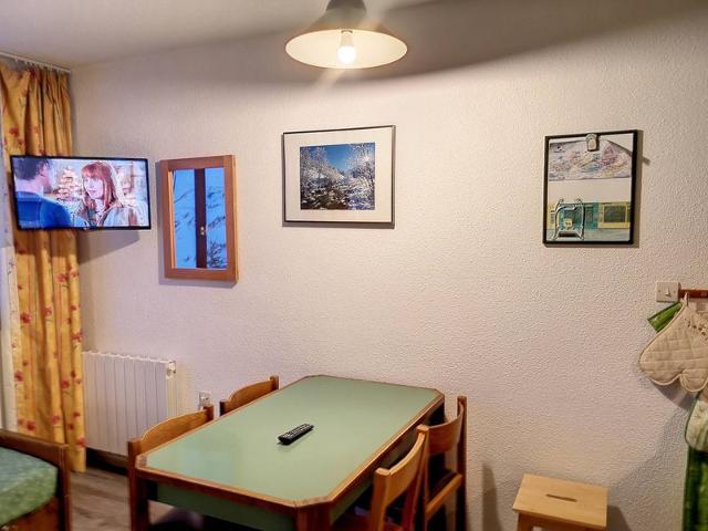 Ski-In/Ski-Out Studio in Les Menuires - Sleeps 4, Mountain View, Fully Equipped Kitchen FR-1-178-53 - Les Menuires Reberty 1850