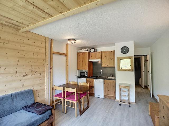 Cozy 2-Room Apt for 5, South-West Exposure, Renovated, Ski-in/Ski-Out, Free WiFi - Les Menuires FR-1-178-70 - Les Menuires Reberty 1850
