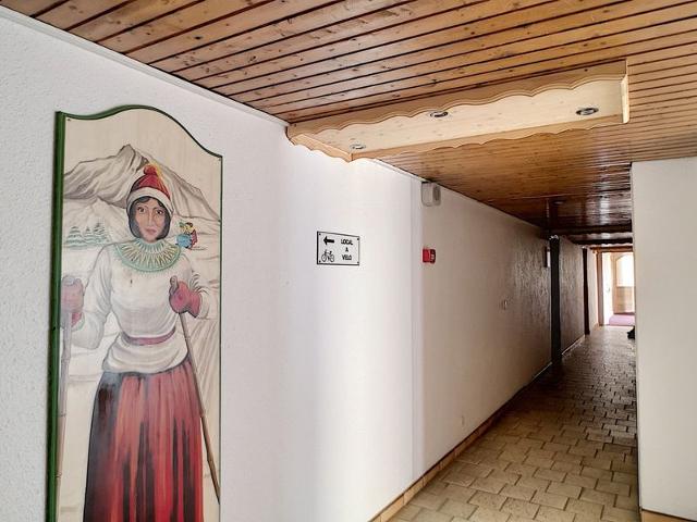 Les Menuires: 2 rooms, 6 ppl, south balcony, wifi, pets, parking FR-1-178-75 - Les Menuires Reberty 1850