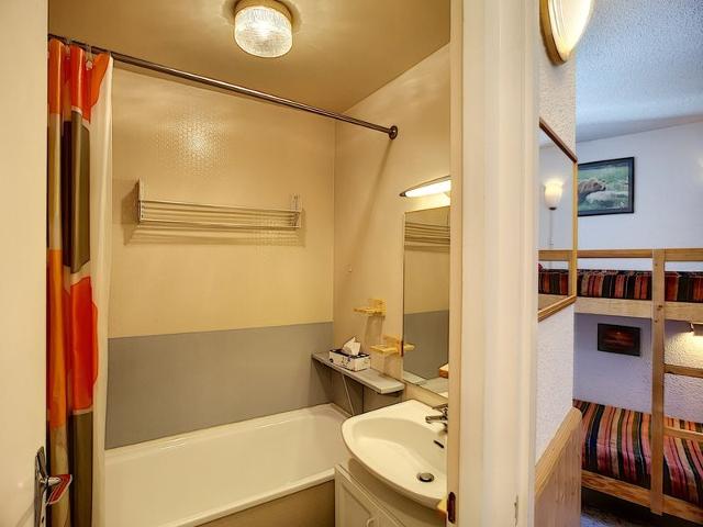 Les Menuires: 2 rooms, 6 ppl, south balcony, wifi, pets, parking FR-1-178-75 - Les Menuires Reberty 1850
